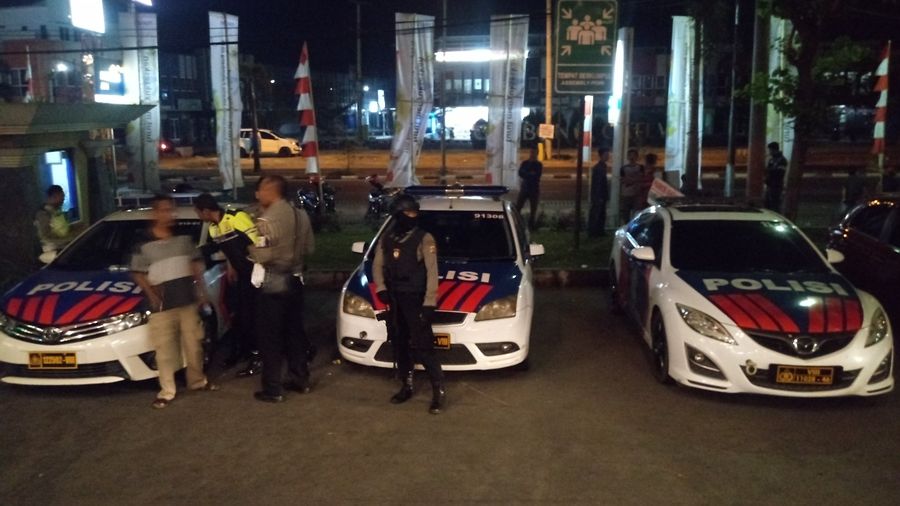 sejumlah-polisi-menjaga-ketat-rs-mitra-plumbon_20180825_220948.jpg