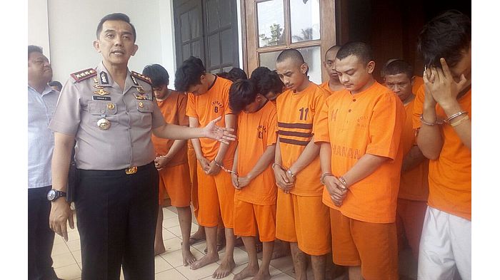 sejumlah-tersangka-pencurian-kapolrestabes-bandung-kombes-irman-sugema_20180827_154112.jpg