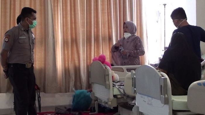 seorang-bocah-perempuan-menjalani-perawatan-di-rumah-sakit-umum-daerah-rsud-syech-yusuf.jpg