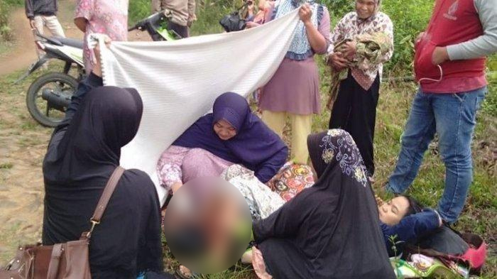 seorang-ibu-di-pangandaran-melahirkan-di-pinggir-jalan.jpg