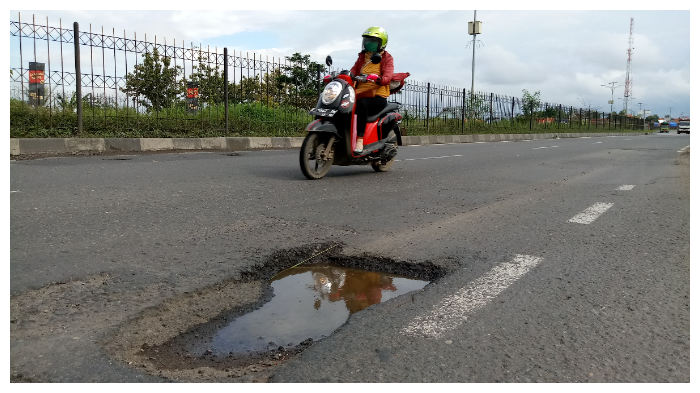 Puncak Musim Hujan, Lubang Membahayakan Mulai Bermunculan di Jalur Pantura