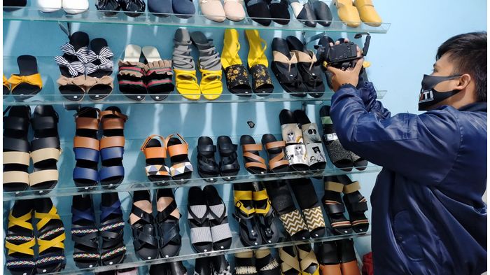 sepatu-dan-sendal-buatan-alfath-nuriksan-sumedang.jpg