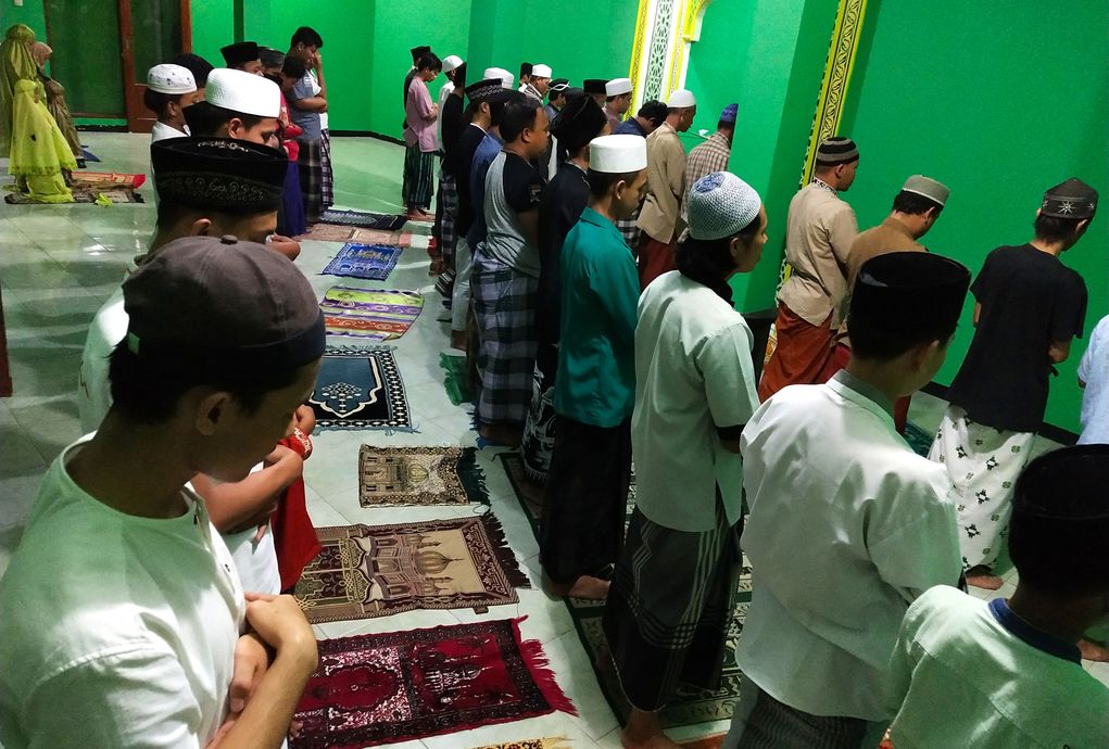 Bacaan Niat Sholat Tarawih untuk Imam, Lengkap dengan Tata Cara dan Gerakan Sholat
