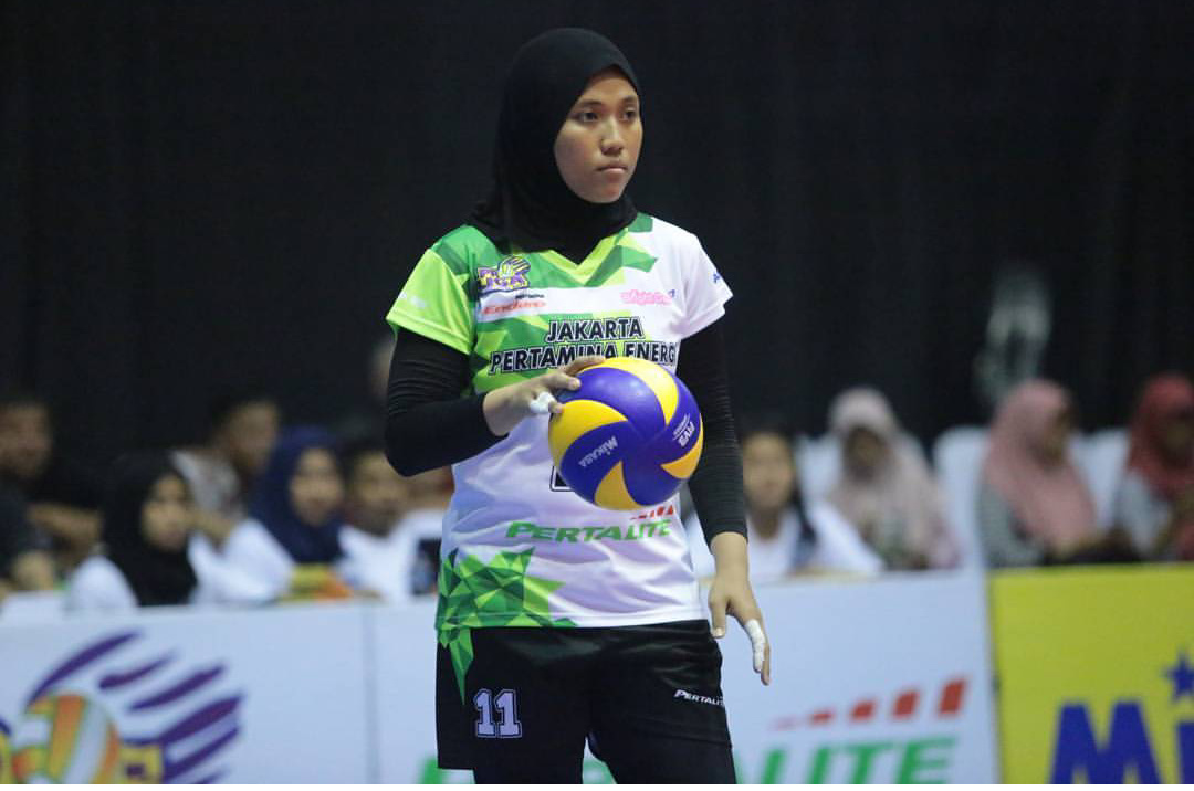 Shirin sportchi ayollar dumbalari video