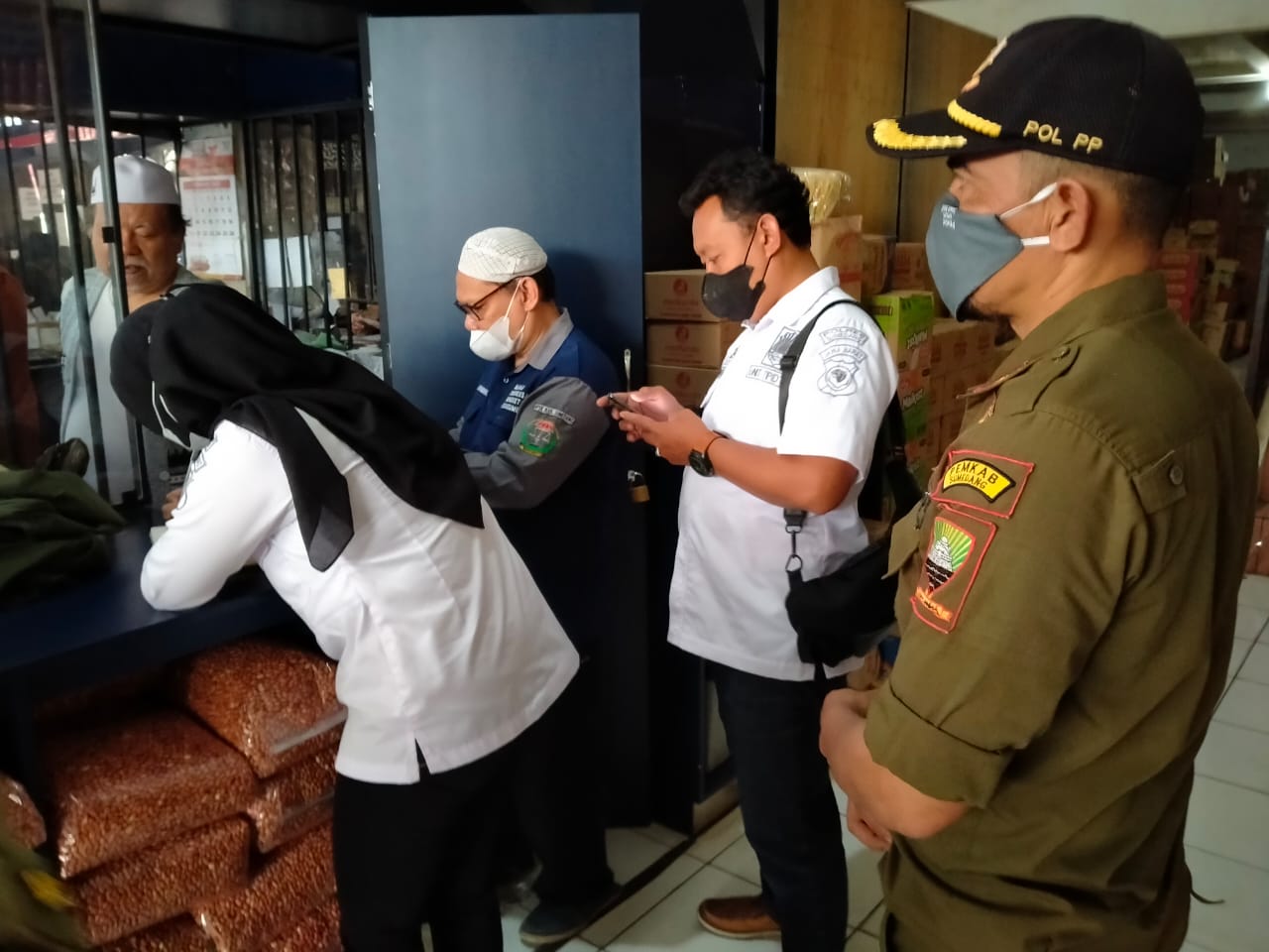 Cek Ketersedian Minyak Goreng, Satpol PP Sumedang Sidak Toko Grosir dan Supermarket, Ini Hasilnya
