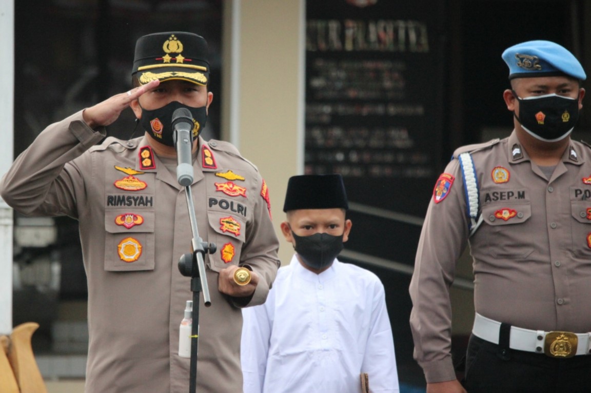 sikap-sempurna-arul-saat-menjadi-ajudan-kapolres-tasikmalaya.jpg
