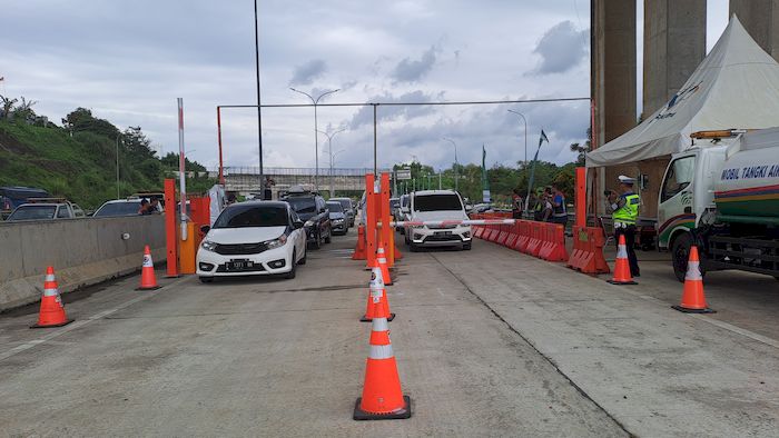 situasi-saat-tol-bocimi-sesi-dua-difungsikan-untuk-libur-natal-dan-tahun-baru.jpg