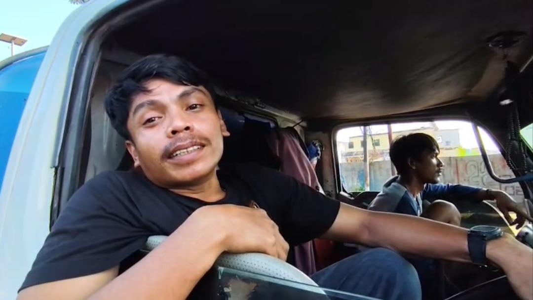 Kisah Sabar Bawa Truk Menuju Cirebon malah Terjebak 3 Jam akibat Banjir, Tak Bergerak sejak Subuh