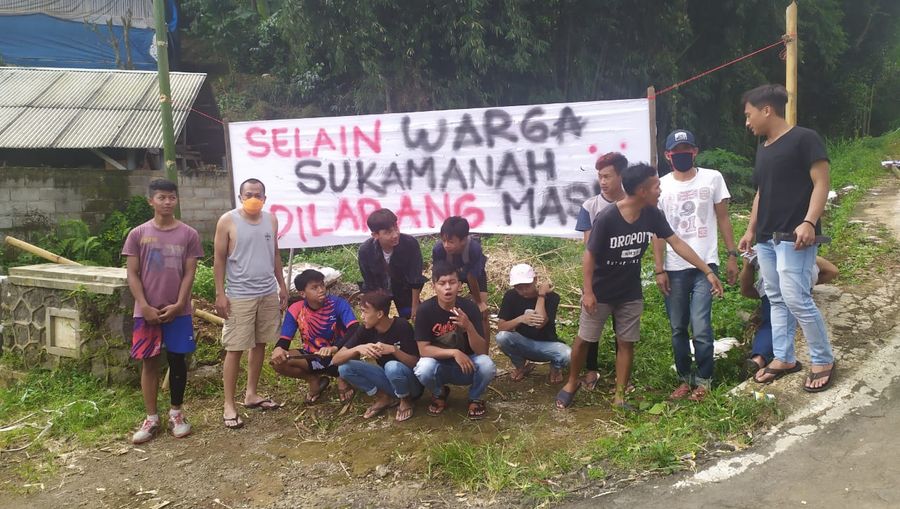 spanduk-larangan-masuk-di-kuningan.jpg
