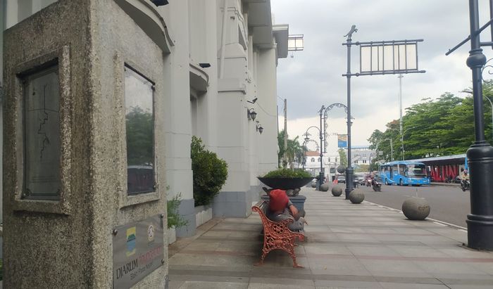 stilasi-bandung-lautan-api-yang-berada-di-jalan-asia-afrika-kota-bandung-selasa-2332021.jpg