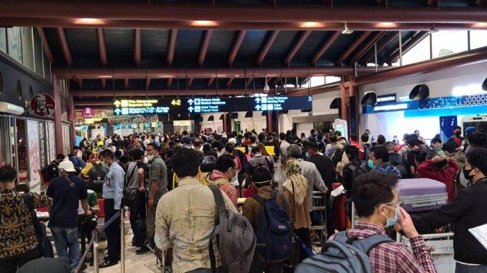 suasana-antrean-penumpang-di-terminal-2-bandara-soekarno-hatta.jpg