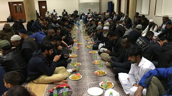 suasana-buka-puasa-di-inggris_20170609_153904.jpg