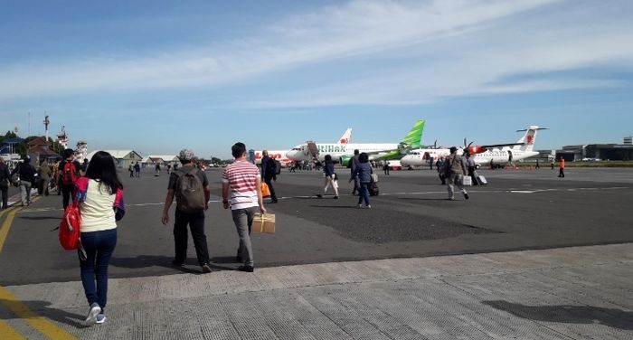 suasana-di-landas-pacu-bandara-husein-sastranegara-kota-bandung.jpg