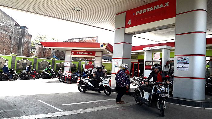 suasana-di-spbu-cilember-jalan-amir-machmud-kota-cimahi.jpg