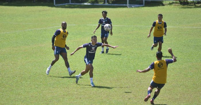 suasana-latihan-persib-bandung-di-lapangan-batununggal-kota-bandung-senin-9-januari-2023.jpg