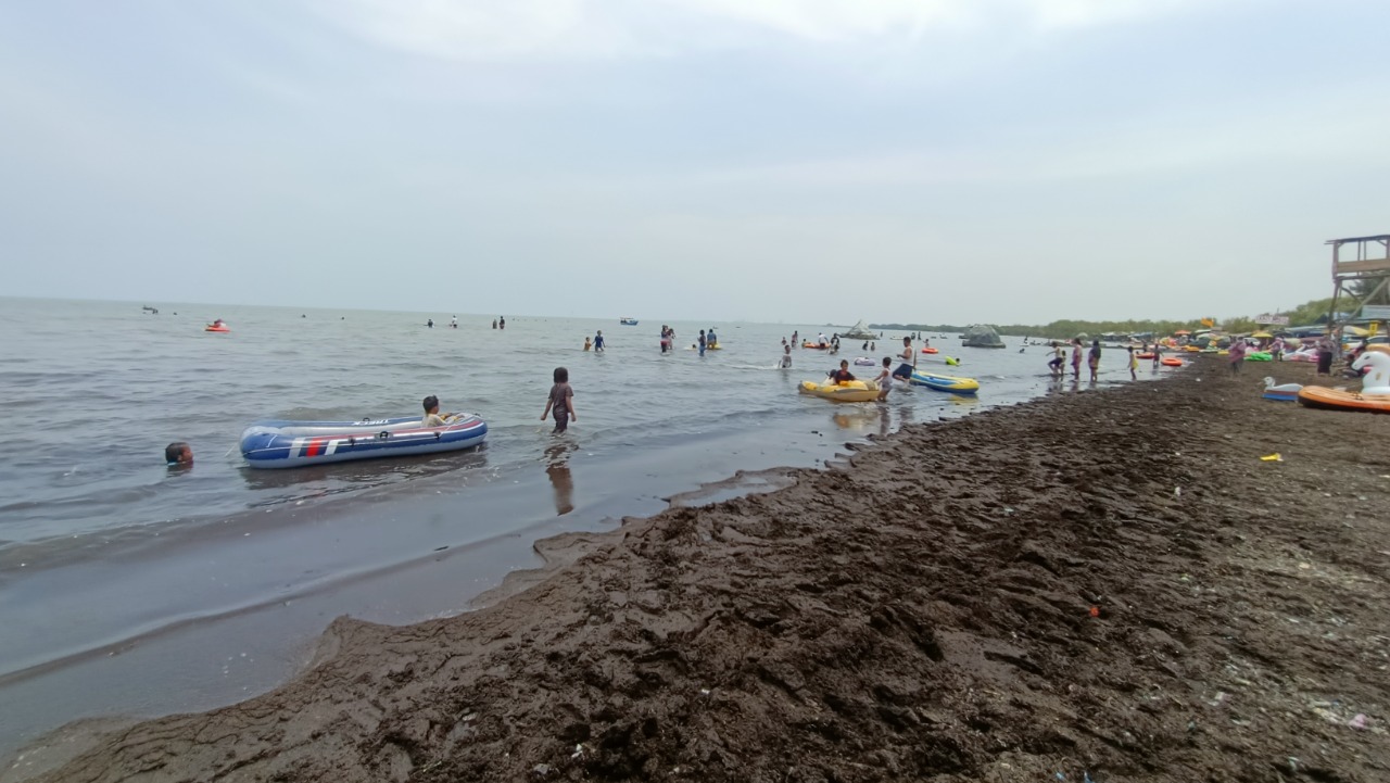 suasana-pantai-karangsong-24-oktober-2021.jpg