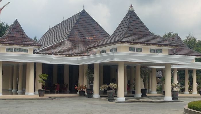 suasana-pendopo-kantor-bupati-majalengka-yang-sepi-buntut-karna-sobahi.jpg