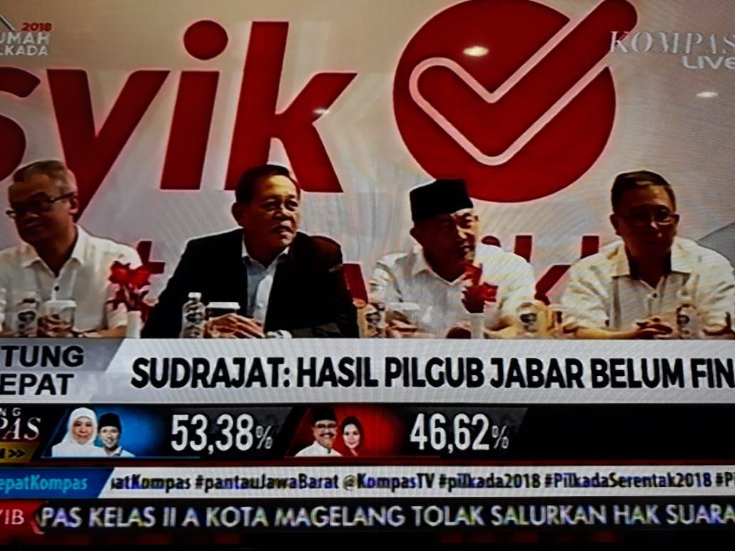 sudarjat-dan-suyaikhu-preskon-usai-pencoblosan_20180627_173956.jpg