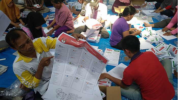 surat-suara-rusak-di-kpu-kota-cirebon.jpg