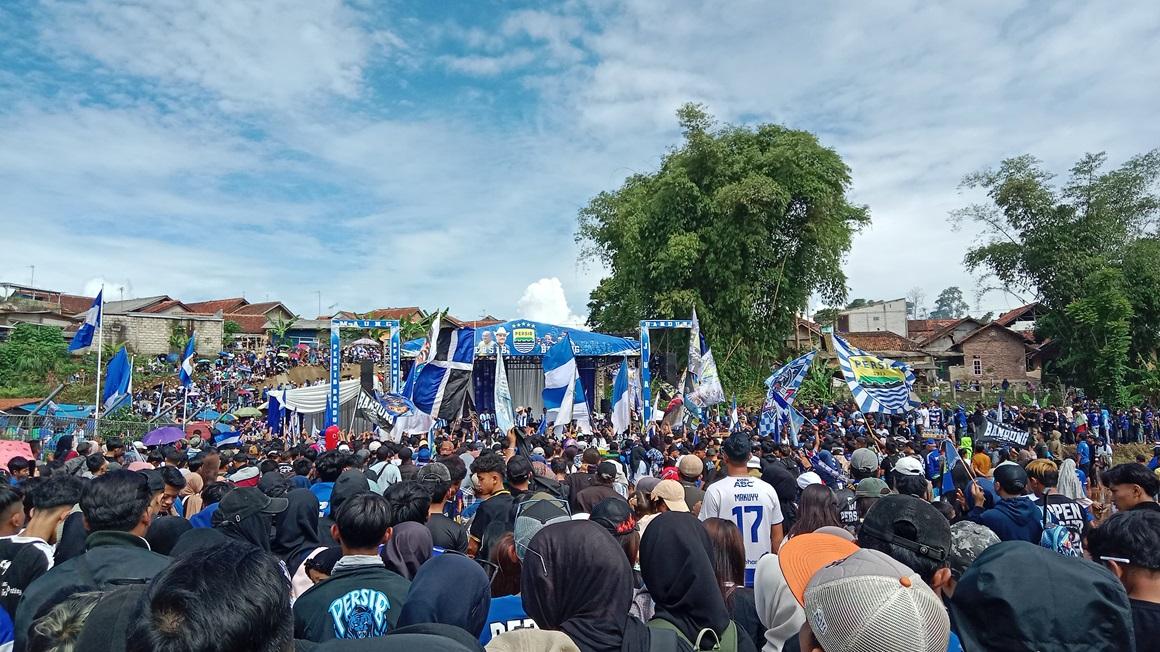syukuran-Persib-hattrick-juara-di-kolam-Haji-Umuh-Muchtar.jpg