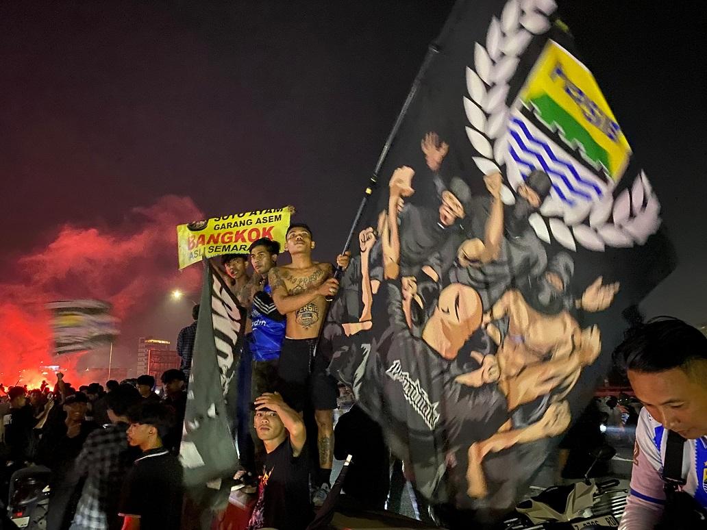 t-konvoi-merayakan-kemenangan-Persib-Bandung-di-Flyover-Pasupati.jpg