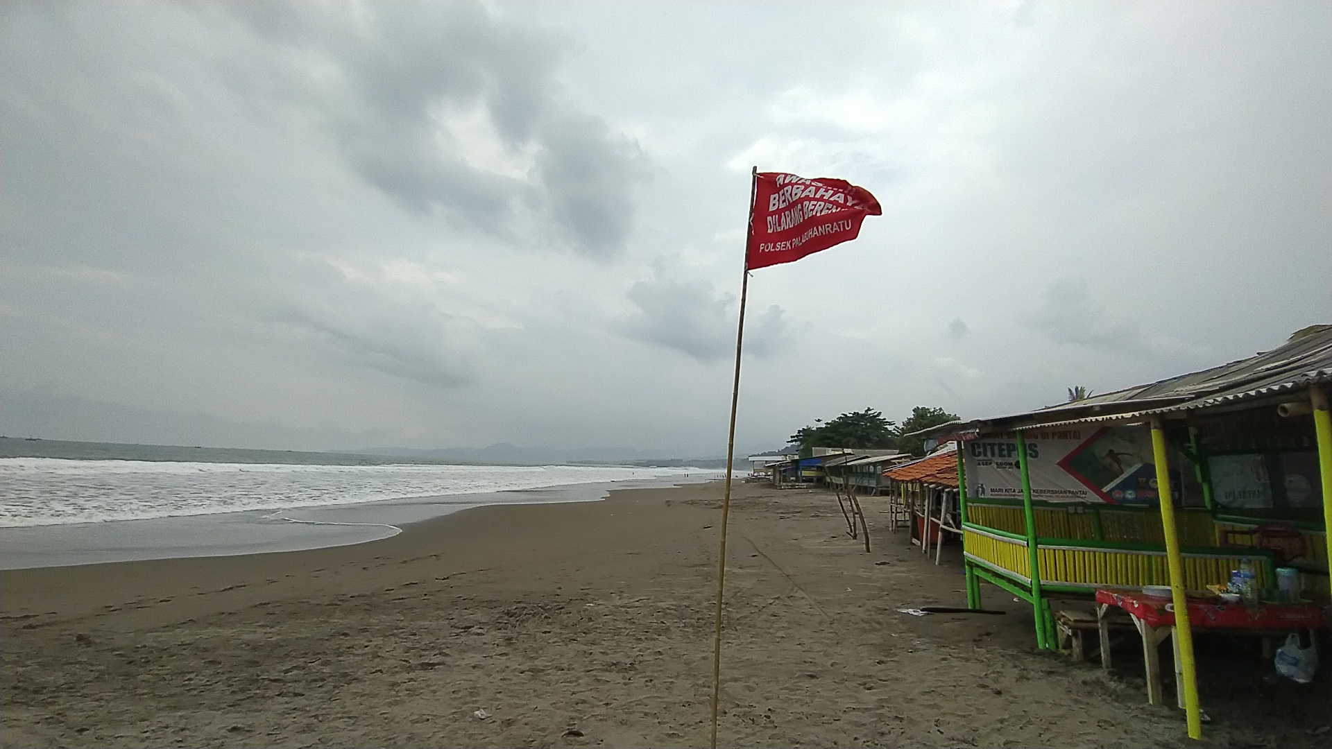 tak-seperti-biasa-libur-panjang-kali-ini-pantai-citepus-sukabumi-sepi-pengunjung-ini-penyebabnya.jpg