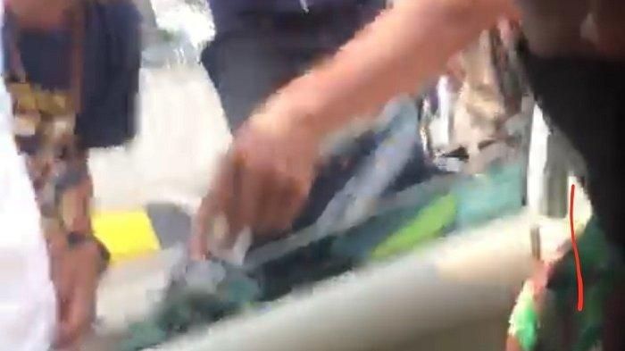 tangkapan-layar-debt-collector-mencoba-merebut-mobil-yang-dikendarai-anggota-tni.jpg
