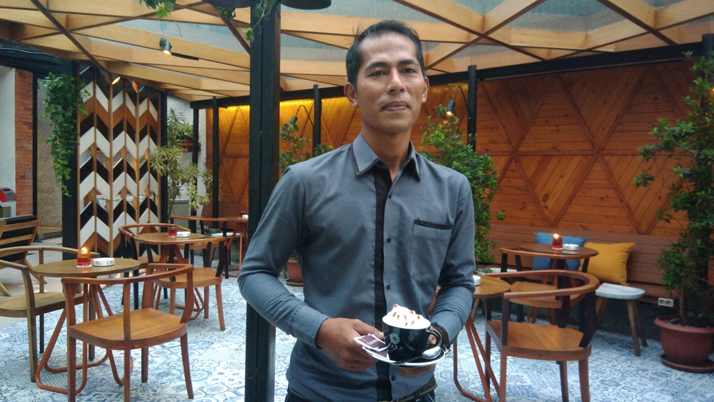 tantan-sutami-barista-pertama-yang-memperkenalkan-3d-latte-art-di-indonesia_20170926_123814.jpg