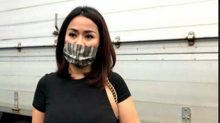 tante-ernie-ketika-ditemui-di-gedung-trans-tv.jpg