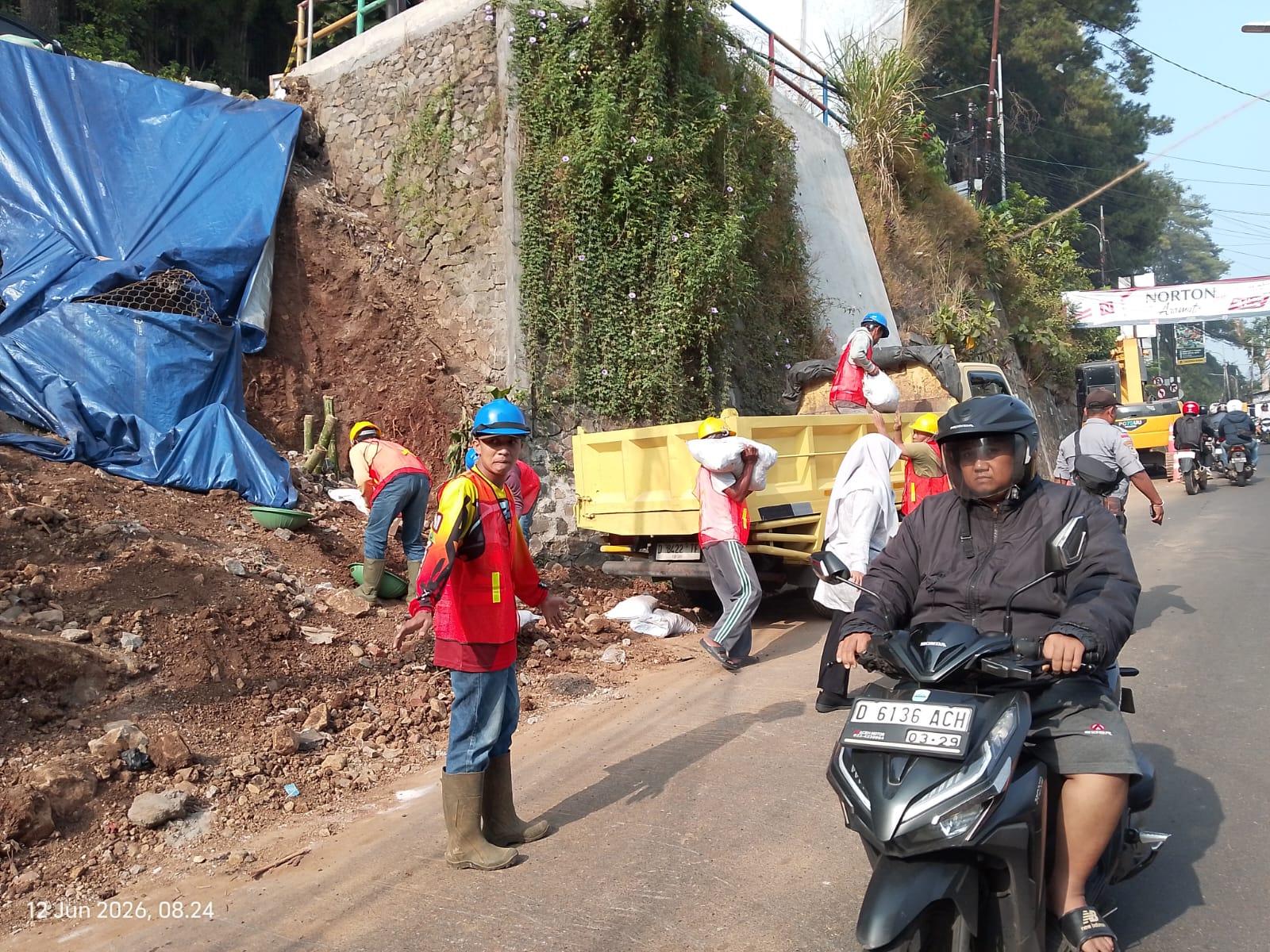 Perbaikan Tebing Longsor di Dago Bandung Butuh Waktu Lama, Farhan: Banyak Mobil Besar Lewat - Tribunjabar.id