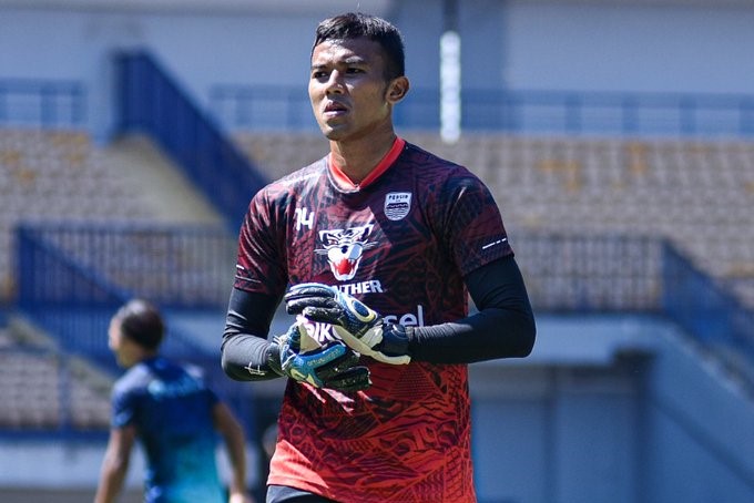 teja-paku-alam-kiper-persib-bandung-17102021.jpg