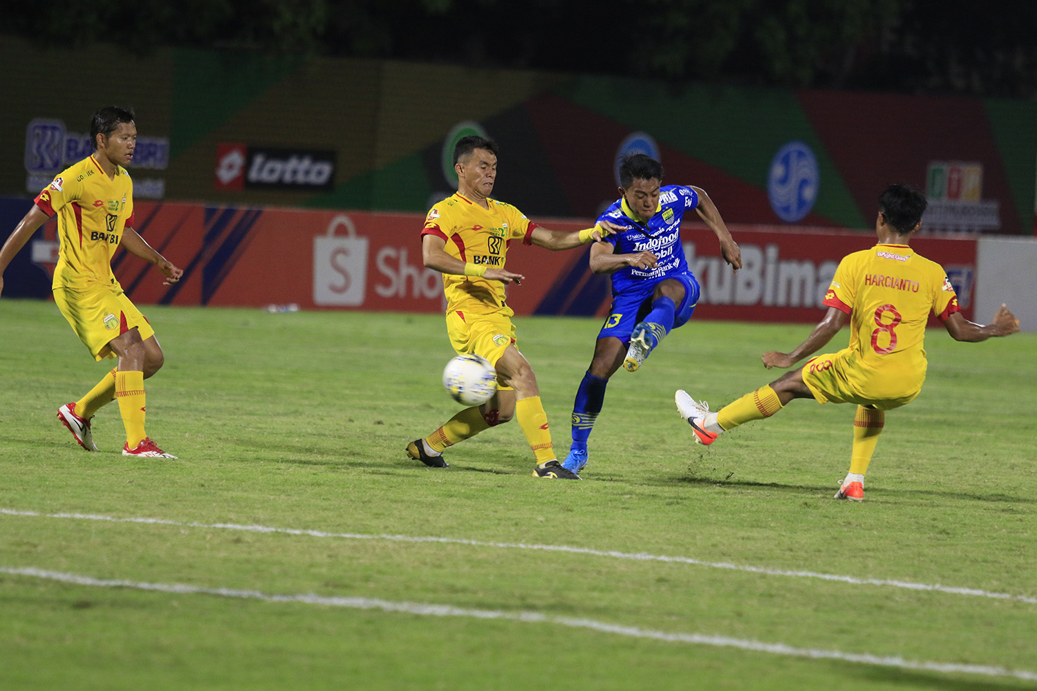tendangan-febri-hariyadi-vs-bhayangkara-fc.jpg