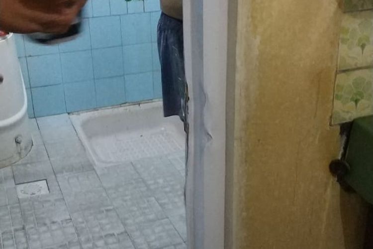 Terkunci saat Mandi, Pria Ini Baru Bisa Keluar Setelah Ditolong Pemadam Kebakaran