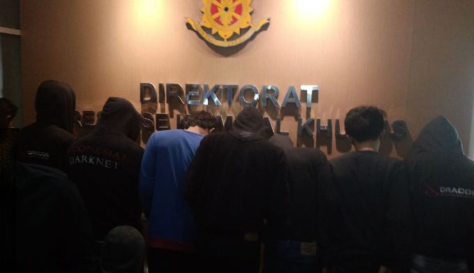 tersangka-pembobol-kartu-kredit_20170131_184355.jpg