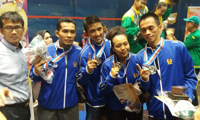 Tim Squash Jabar Meraih Medali Perak