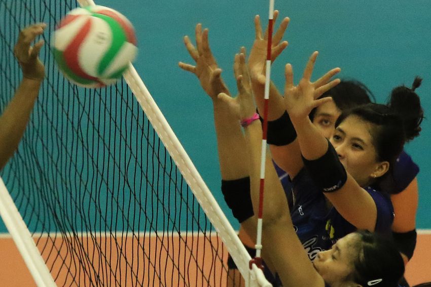 tim-voli-putri-jabar-tahan-smash-papua_20160919_183235.jpg