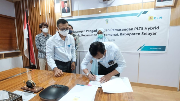 tingkatkan-bauran-ebt-pln-bangun-plts-hybrid-di-selayar-sulsel.jpg