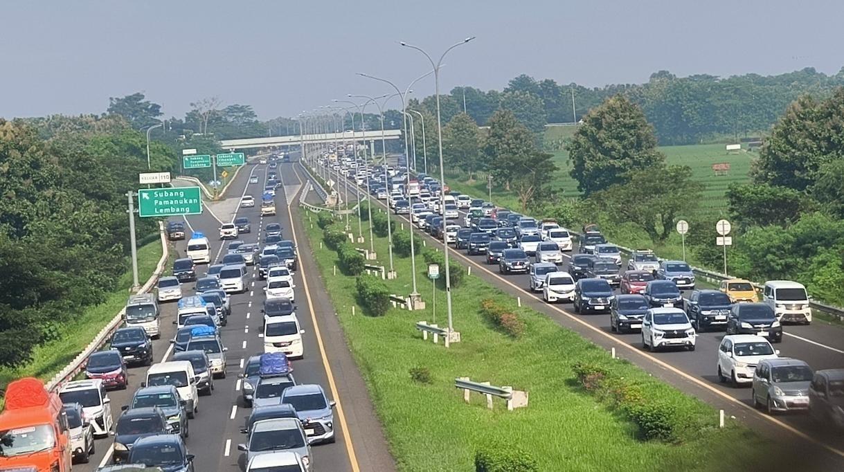 tol-cipali-macet-parah-mudik-lebaran.jpg