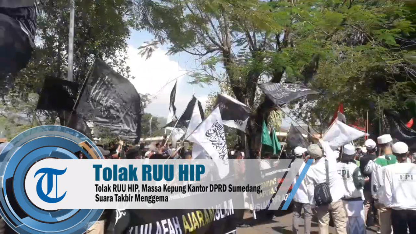 tolak-ruu-hip-massa-kepung-kantor-dprd-sumedang-suara-takbir-menggema.jpg