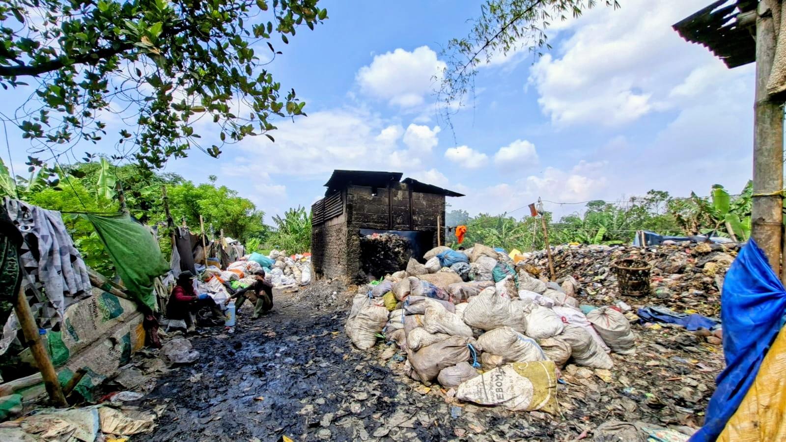 Viral Kepulan Asap di Lokasi TPS Rancamanyar Bandung, Pengelola: Pembakaran Bukan di Sini Saja