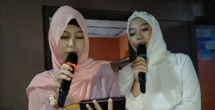 Kembar yang Terpisah 20 Tahun Trena Treni Menyanyikan Lagu Bunda, Adik Menangis Sesegukan