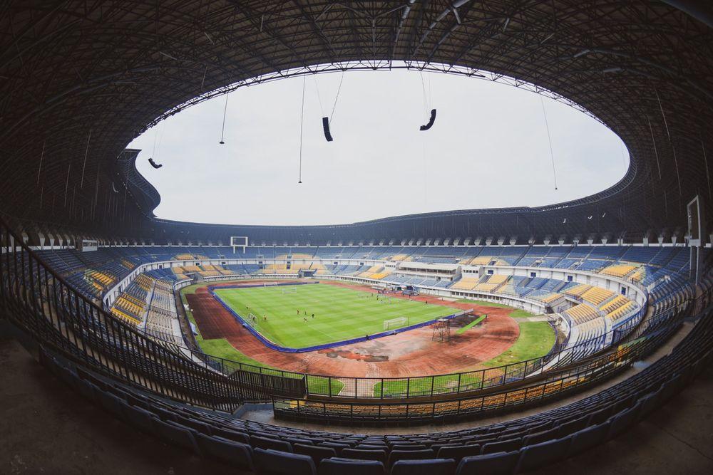 tribun-stadion-gbla-stadion-gelora-bandung-lautan-api.jpg