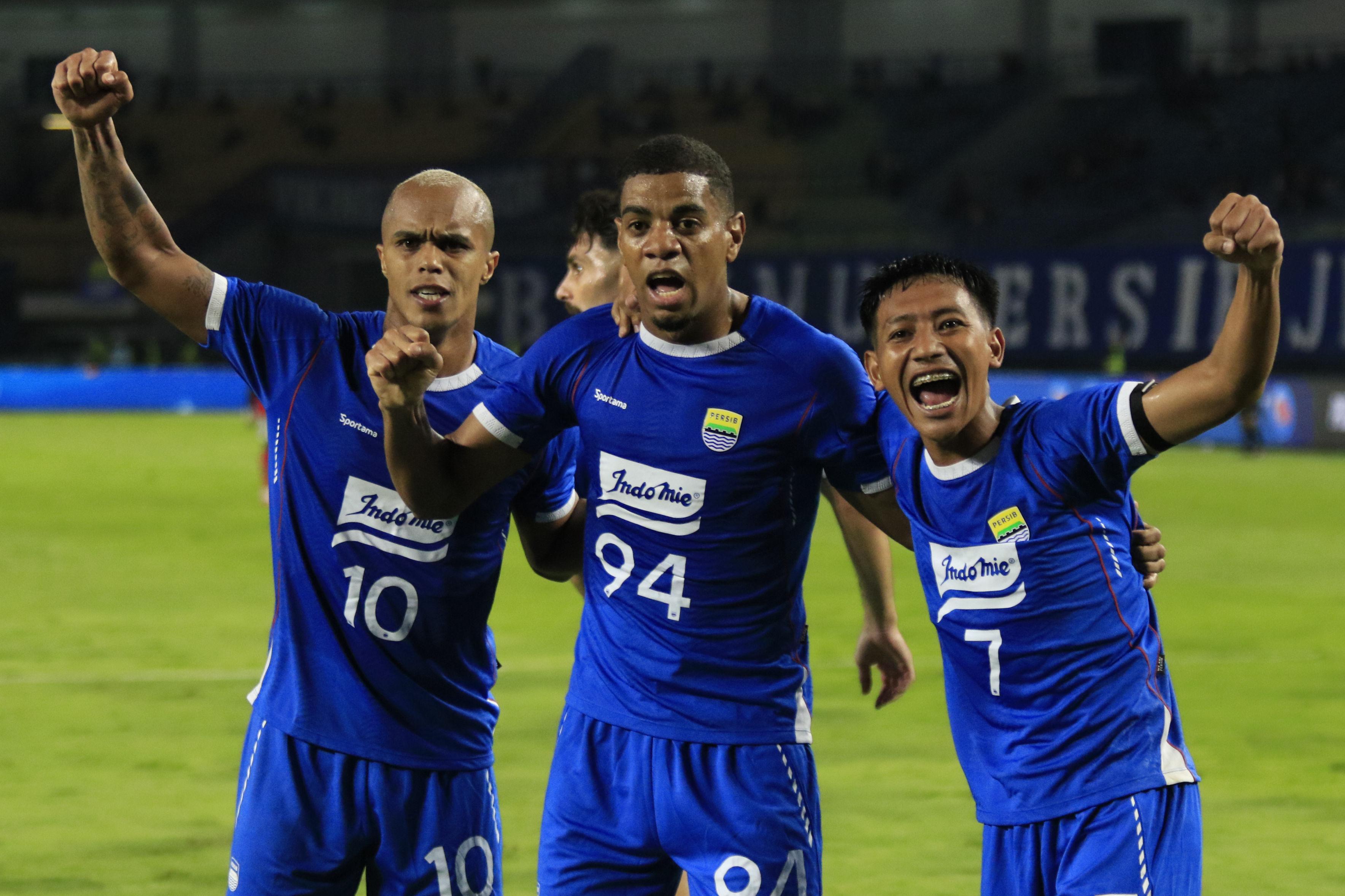 trio-persib-etam.jpg