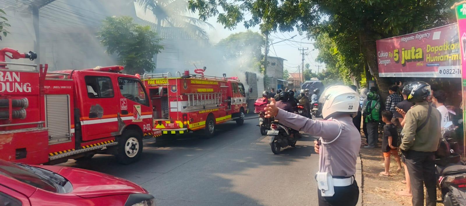 Truk Boks Bermuatan 50 Sepeda Terbakar di Katapang Bandung, Diduga Akibat Korsleting - Tribunjabar.id