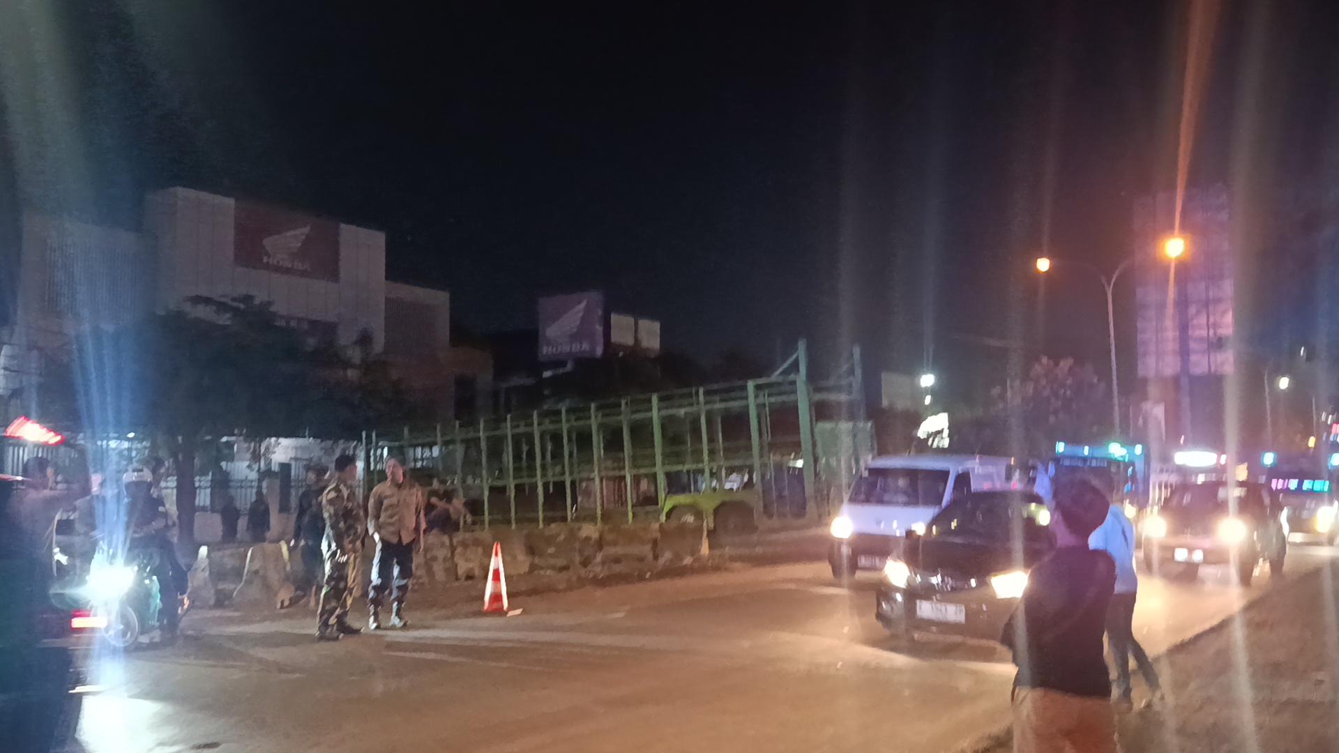 Truk Pengangkut Kendaraan Hantam Pembatas Jalan di Kota Cirebon, Sempat Ngebut lalu Banting Setir - Tribunjabar.id