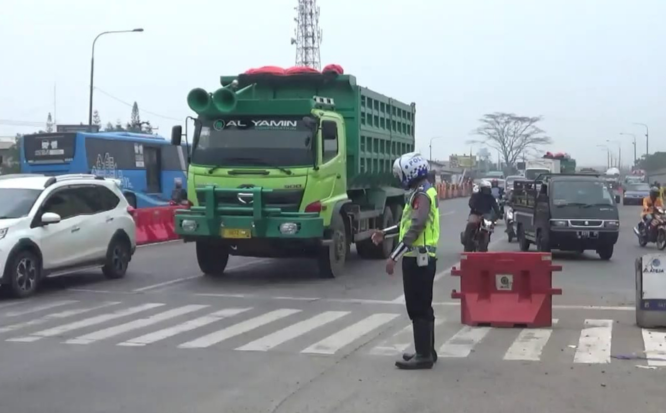 truk-dilarang-beroperasi-selama-lima-hari-saat-libur-natal-dan-tahun-baru.jpg