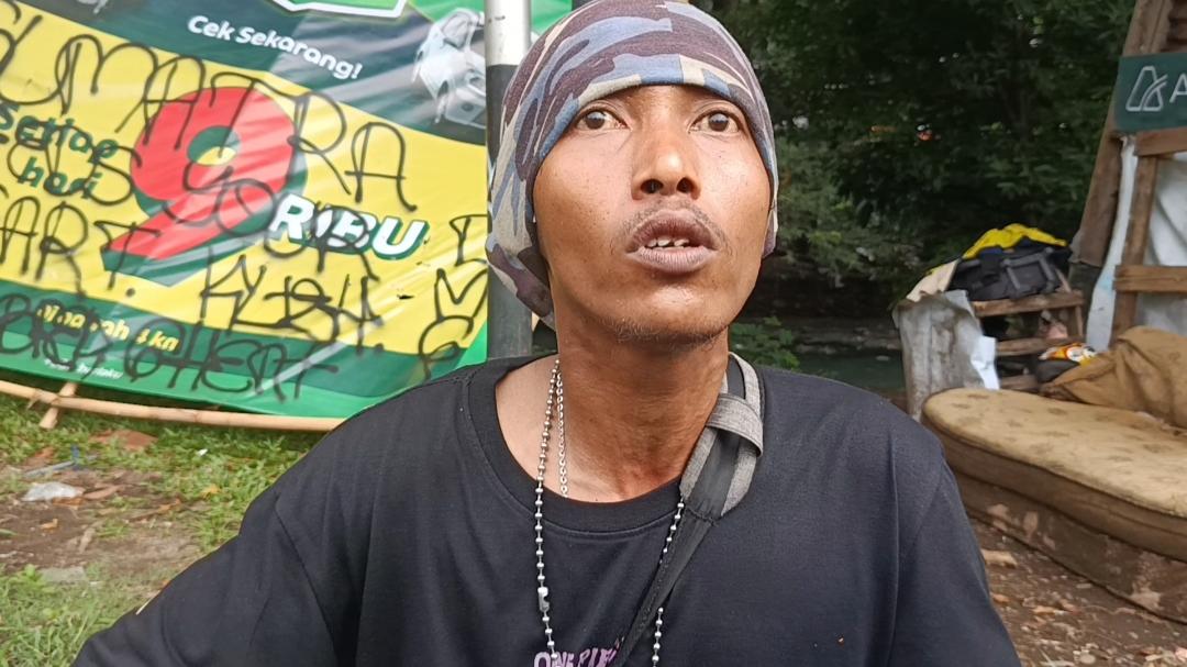 Tukang Sol di Sukalila Cirebon Jaga Sepatu Pelanggan Bertahun-tahun, Kini Lapak Diratakan Alat Berat