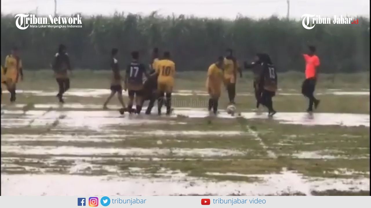 turnamen-sepak-bola-perempuan-sambut-musim-panen-pertama.jpg