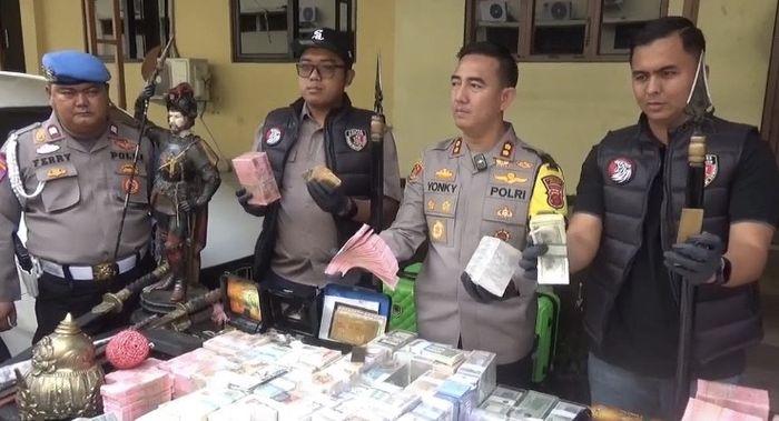 uang-palsu-di-Desa-Palasari-Kecamatan-Cipanas-Kabupaten-Cianjur-Jumat-1112024.jpg