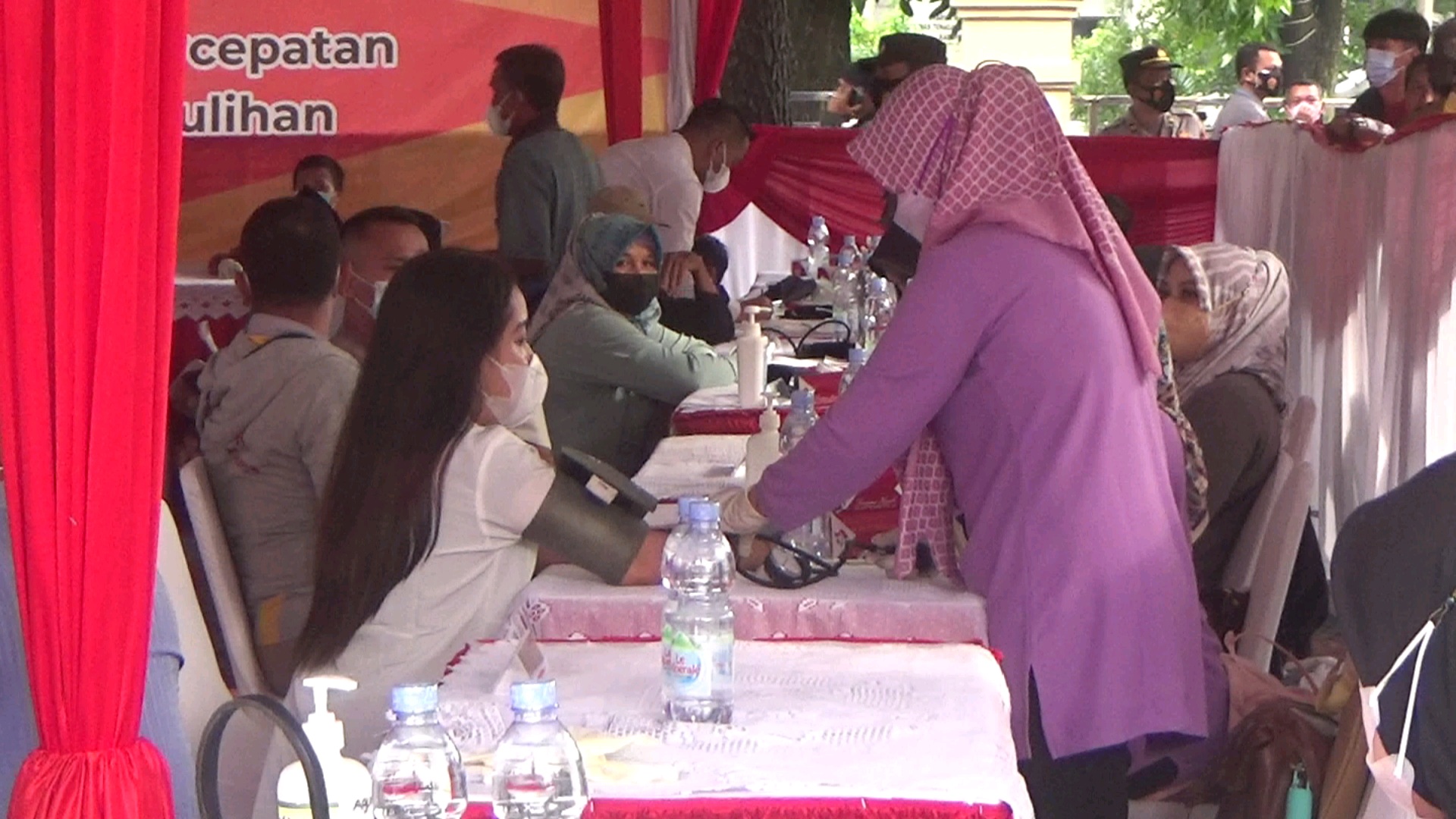vaksinasi-covid-presisi-subang-kapolda-meninjau.jpg
